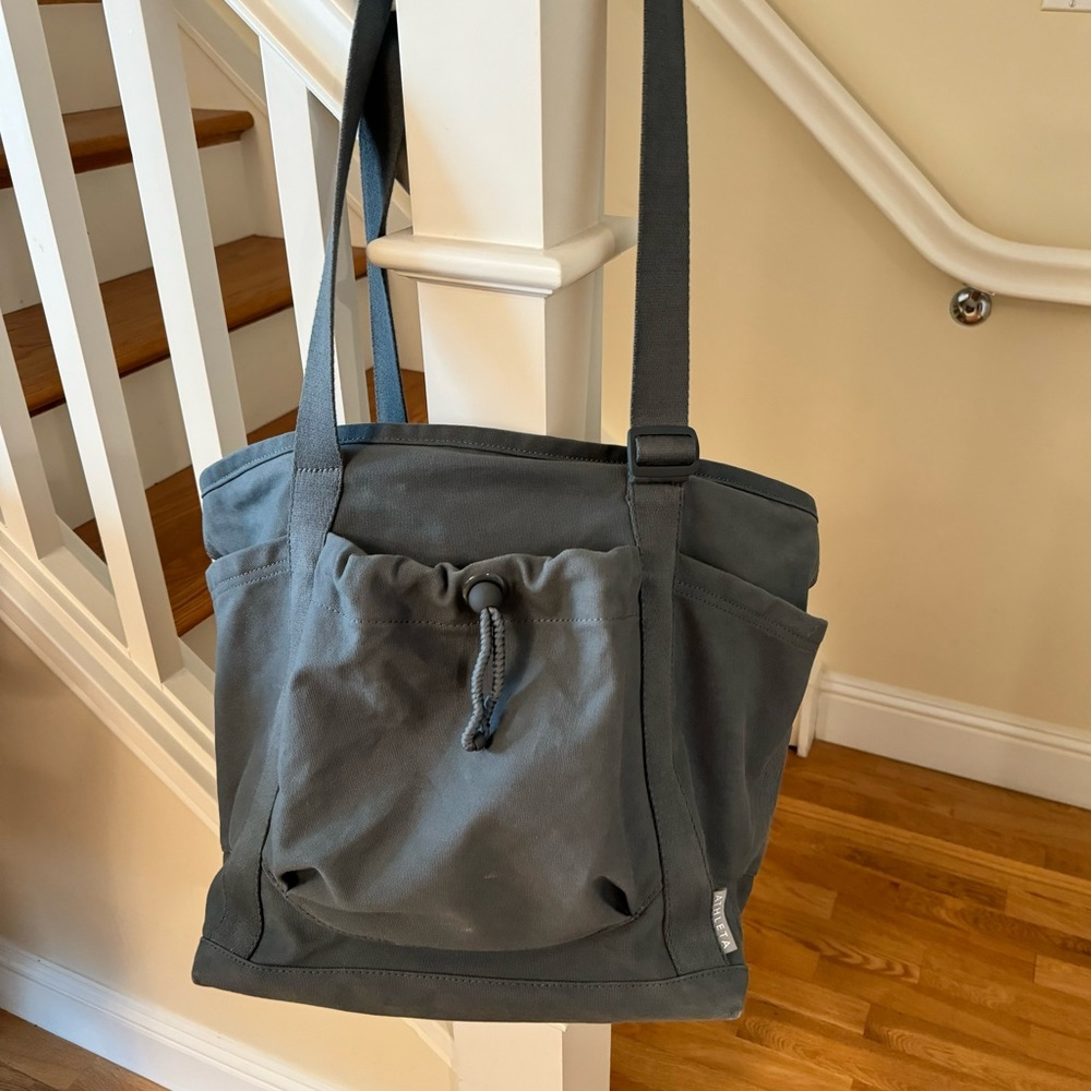 Athleta Kinetic Hero Tote in Metropolitan Grey. Gently used.